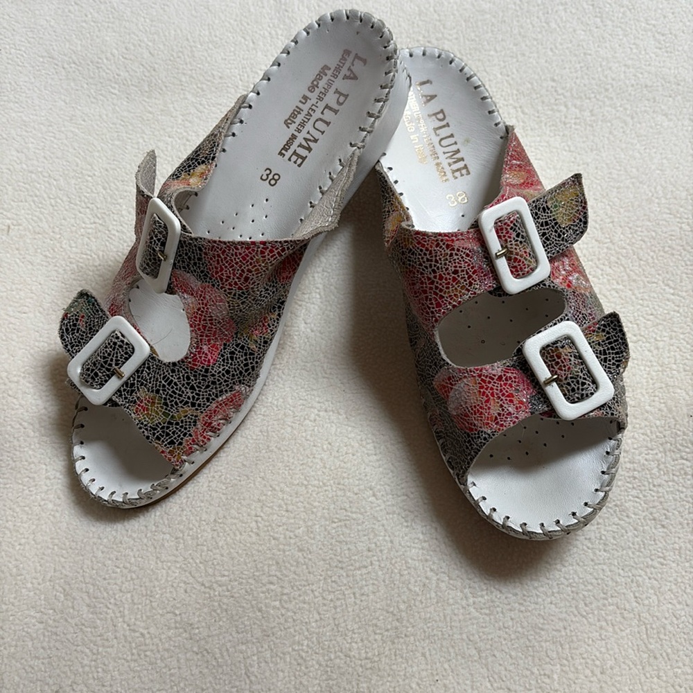 La Plume Womens Floral Sandals. Italy Size 38 US size 7/7 1/2